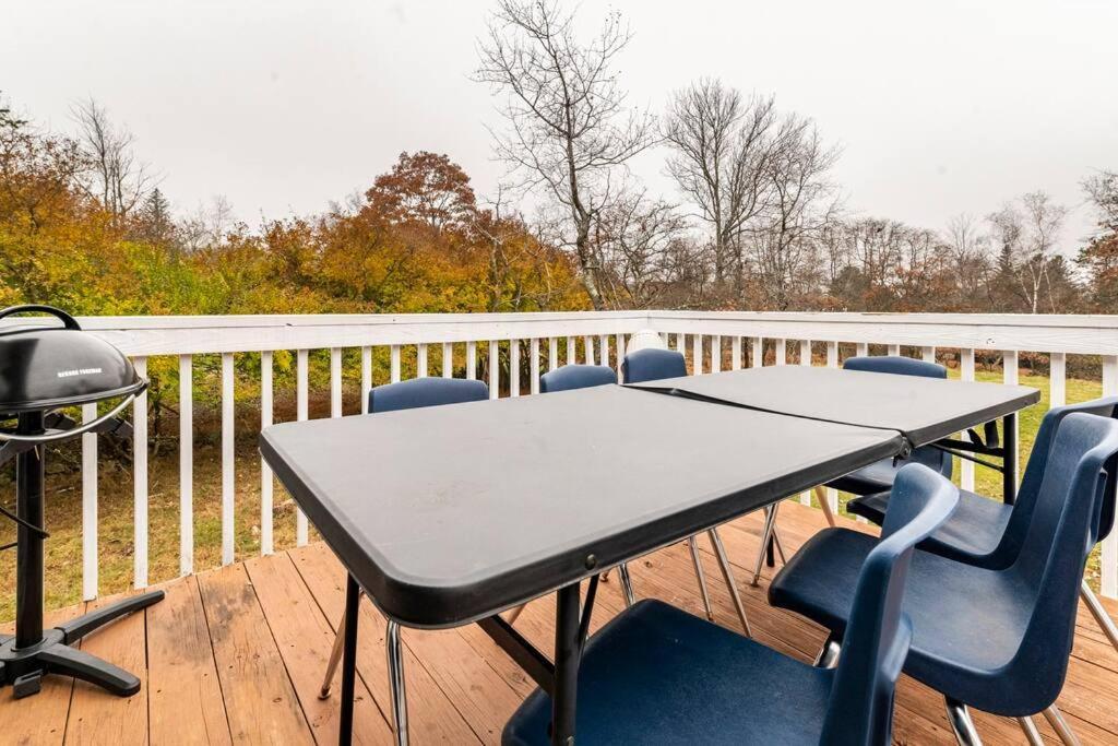 Cheerful Pocono Home Away From Home Albrightsville Exterior photo