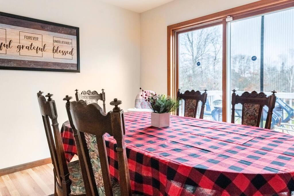 Cheerful Pocono Home Away From Home Albrightsville Exterior photo