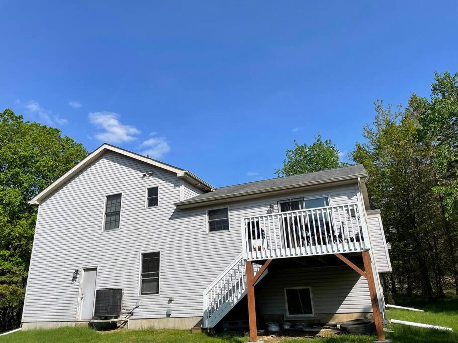 Cheerful Pocono Home Away From Home Albrightsville Exterior photo