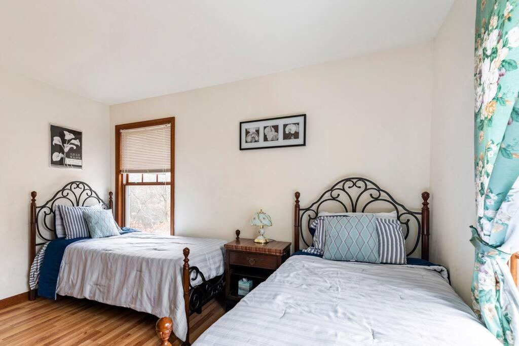 Cheerful Pocono Home Away From Home Albrightsville Exterior photo