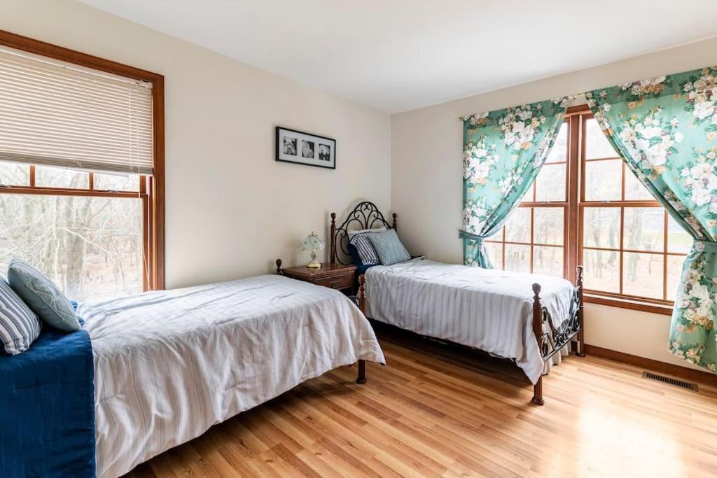 Cheerful Pocono Home Away From Home Albrightsville Exterior photo